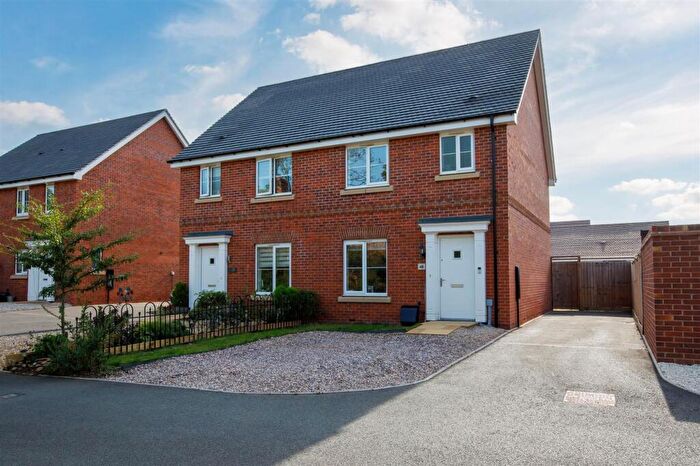 3 Bedroom Semi Detached House For Sale In Drooper Drive, Stratford-Upon-Avon, CV37