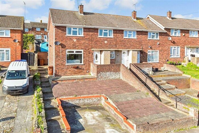 3 Bedroom End Of Terrace House For Sale In Albatross Avenue, Strood, Rochester, Kent, ME2