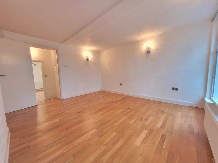 4 Bedroom Flat To Rent In London Road, Isleworth, TW7