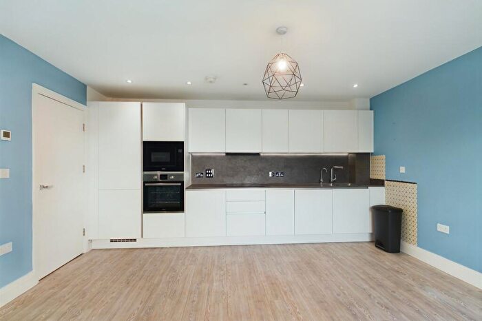 1 Bedroom Flat To Rent In Oldfield Road, Maidenhead, Berkshire, SL6