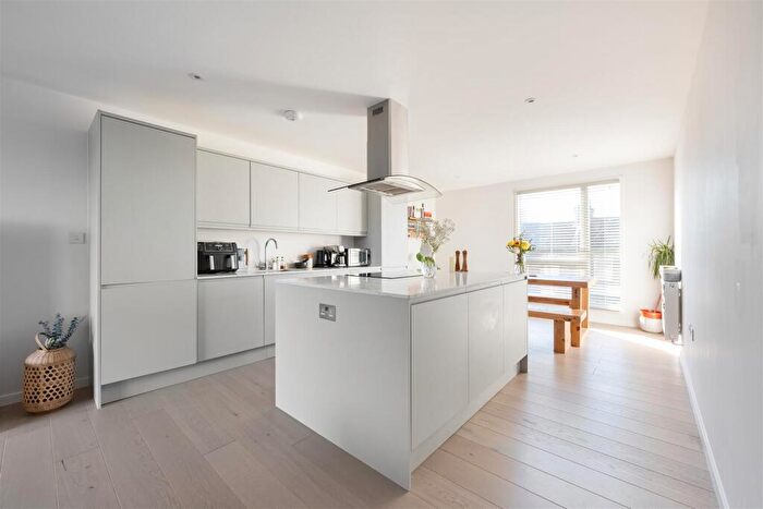 2 Bedroom Flat To Rent In Water Lane, Stratford, E15