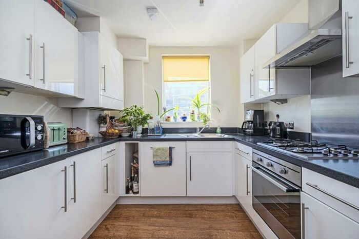 2 Bedroom Flat To Rent In Dunston Road, Hackney, London, E8