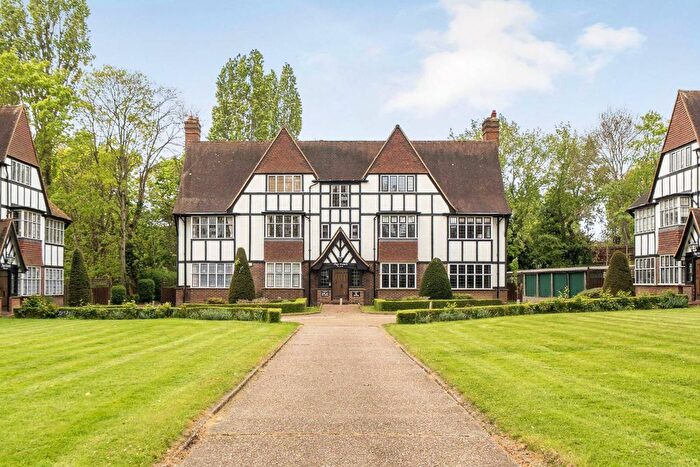 2 Bedroom Flat To Rent In Monks Drive, Acton, London, W3