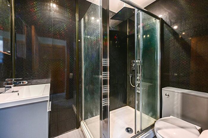 4 Bedroom Detached House For Sale In Camberley, Surrey, GU15