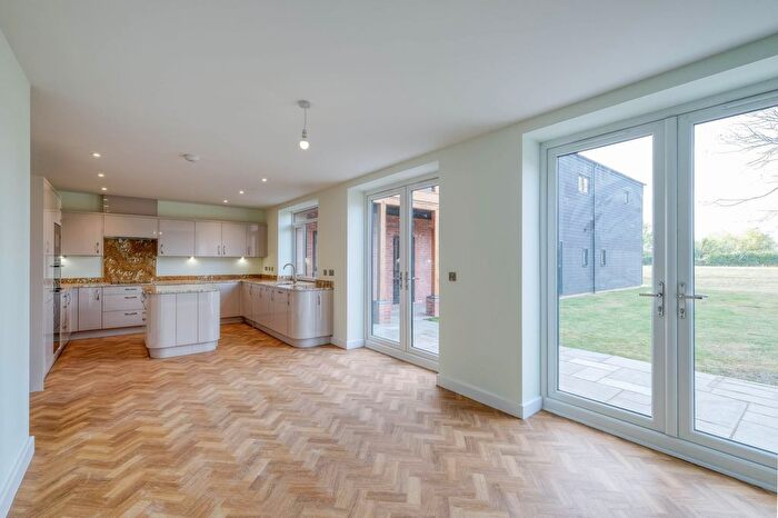 2 Bedroom Flat For Sale In Droitwich Road, Bradley Green, B96