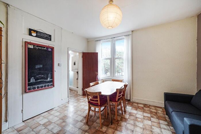 4 Bedroom Flat To Rent In Middle Lane, Crouch End, N8