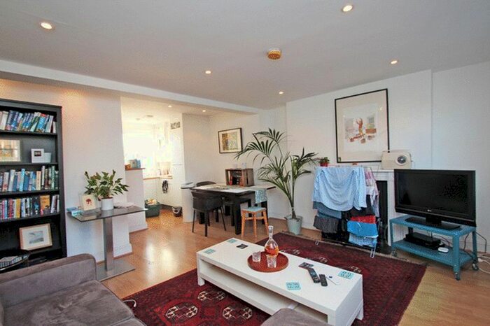 2 Bedroom Flat To Rent In Offord Road, London, N1