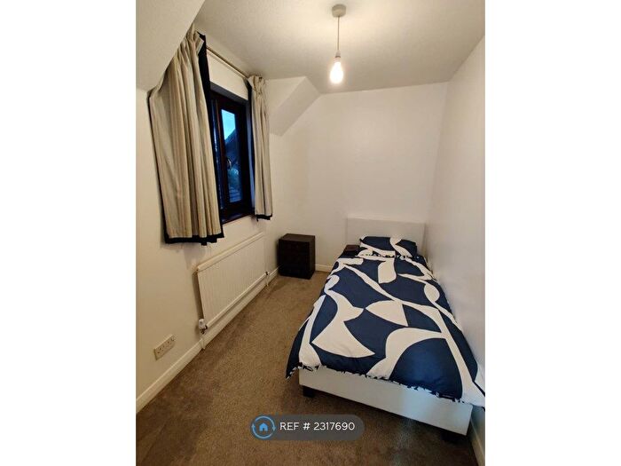 2 Bedroom End Of Terrace House To Rent In St. Michaels Close, London, E16