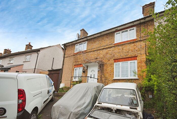 3 Bedroom Property For Sale In Dell Road, Watford, WD24