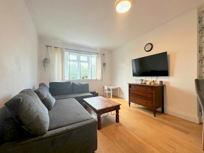 1 Bedroom Flat For Sale In Shoot Up Hill, London, NW2