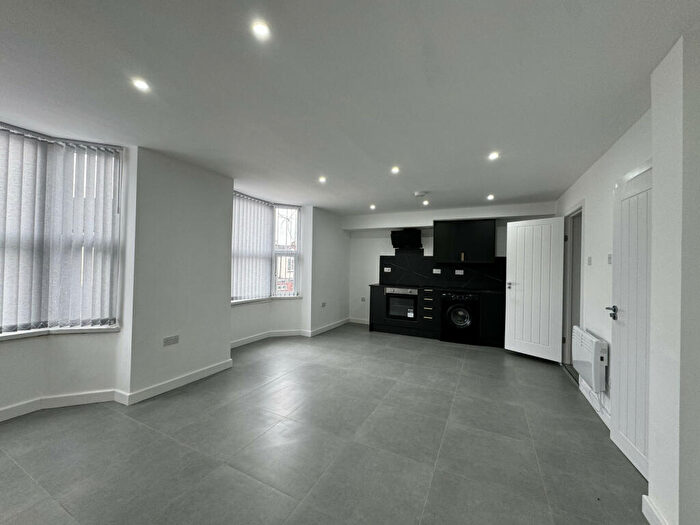 1 Bedroom Apartment To Rent In Poplar Road, Smethwick, West Midlands, B66