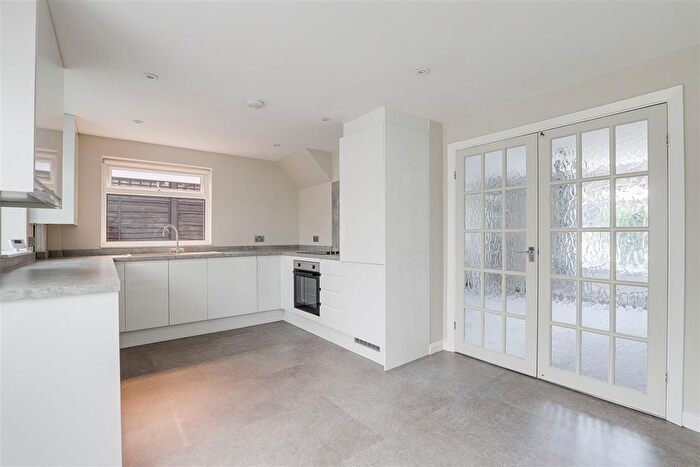 3 Bedroom Semi-Detached House To Rent In Osgood Road, Arnold, Nottingham, NG5