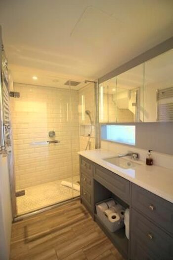 1 Bedroom Flat To Rent In Flat, Mcdonald Road, Edinburgh, EH7