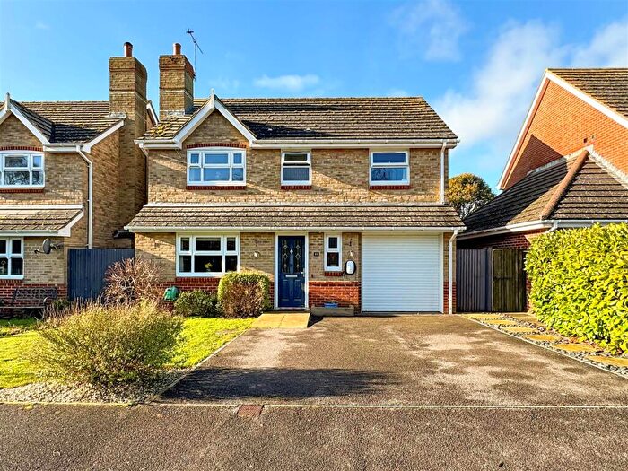 4 Bedroom Detached House For Sale In May Close, Climping, Littlehampton, BN17