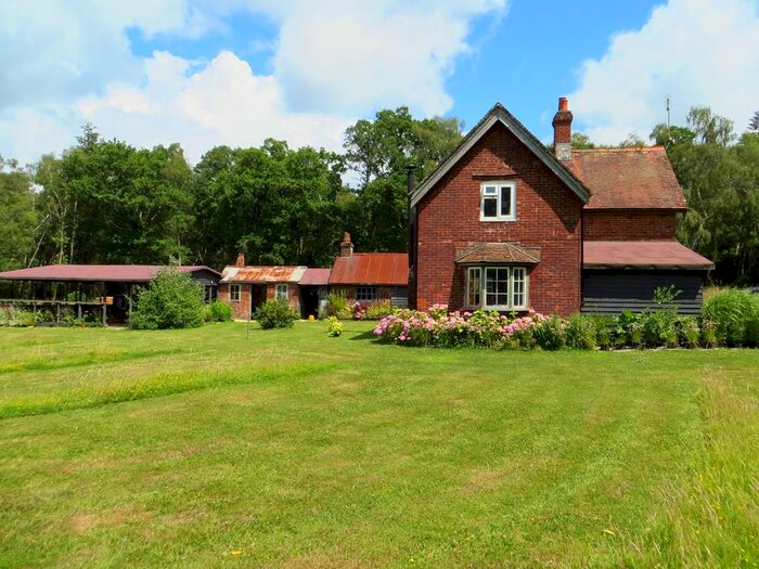 2 Bedroom Property For Sale In Lyburn Road, Nomansland, Salisbury, SP5