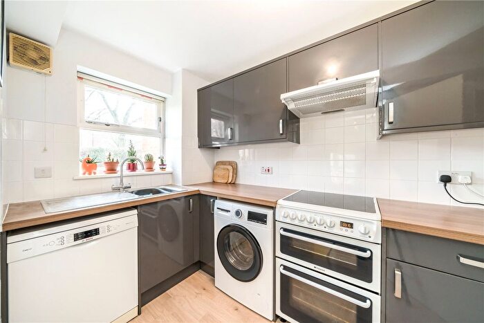 1 Bedroom Flat For Sale In Henry Doulton Drive, London, SW17