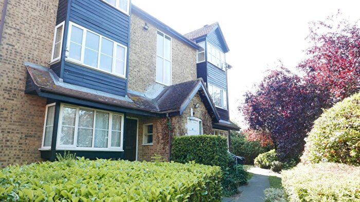 Studio To Rent In Knights Manor Way, Dartford, DA1
