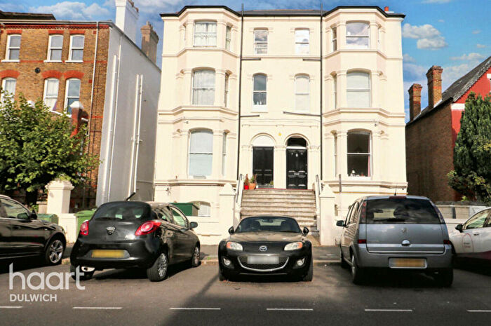 2 Bedroom Flat For Sale In Rosendale Road, London, SE21