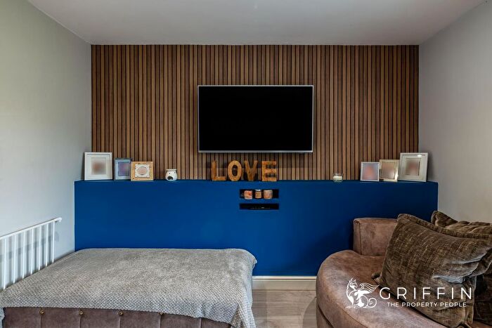 3 Bedroom Terraced House For Sale In Plover Gardens, Upminster, RM14