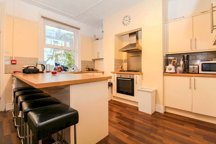 5 Bedroom Terraced House To Rent In St Annes Avenue, Burley, LS4