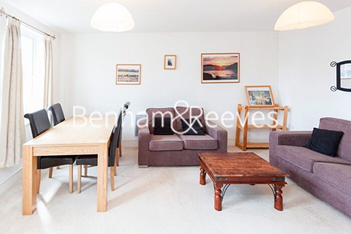 2 Bedroom Flat To Rent In Buckfast Street, Bethnal Green, E2