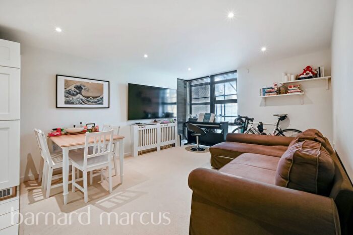 2 Bedroom Flat To Rent In Scott Avenue, Putney, London, SW15