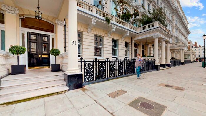 3 Bedroom Flat To Rent In Queen's Gate Terrace, London, SW7