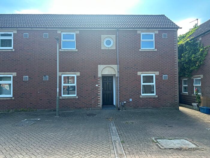 2 Bedroom Semi-Detached House To Rent In Kilross Road, Feltham, TW14