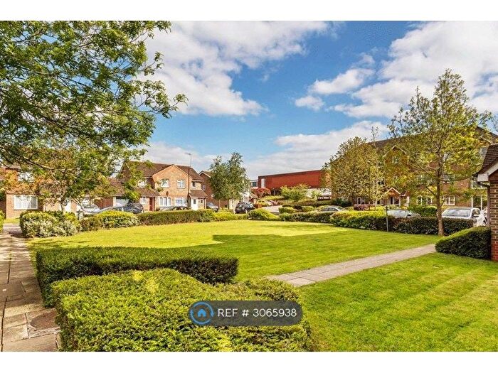 2 Bedroom Flat To Rent In Fenchurch Road, Maidenbower, Crawley, RH10