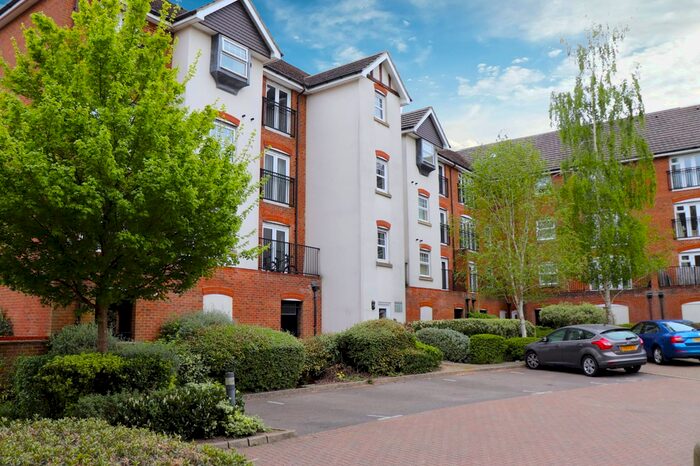 2 Bedroom Flat To Rent In Woodfield Lodge, Woodfield Road, Crawley, West Sussex, RH10