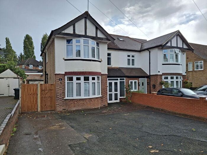 3 Bedroom Semi-Detached House To Rent In Courtlands Drive, WD17