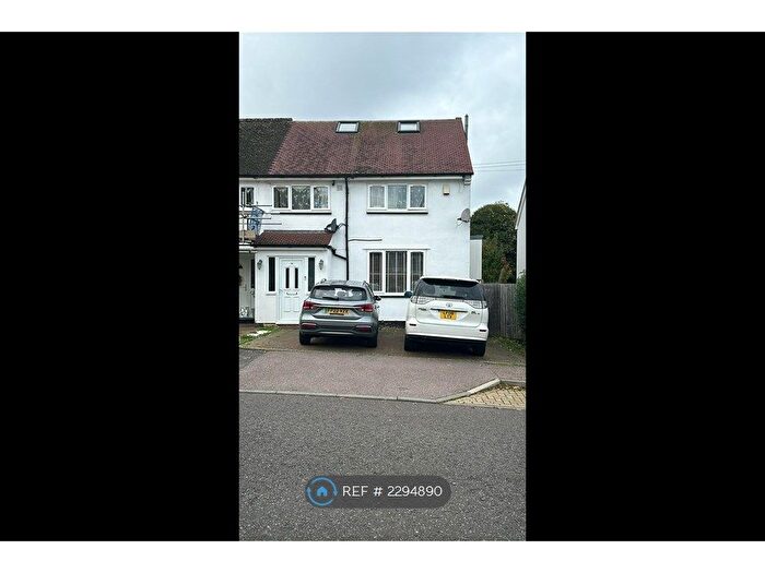 4 Bedroom Semi-Detached House To Rent In Muirfield Road, Watford, WD19