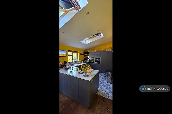 3 Bedroom Detached House To Rent In Warren Close, Southampton, SO16