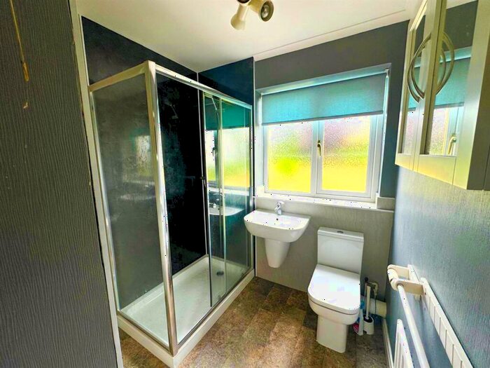 2 Bedroom Detached Bungalow For Sale In Greenacres Drive, Keighley, BD20