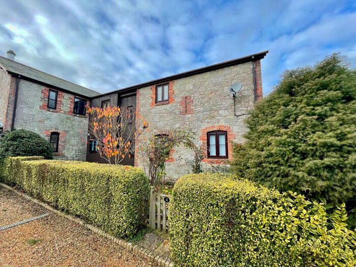 3 Bedroom Barn Conversion For Sale In Charlton, SP7