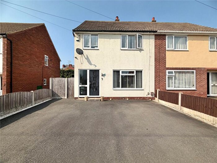 3 Bedroom Semi Detached House For Sale In Lyndon Avenue, Garforth, Leeds, LS25