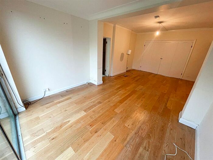 5 Bedroom Detached House For Sale In Foscote Road, London, NW4
