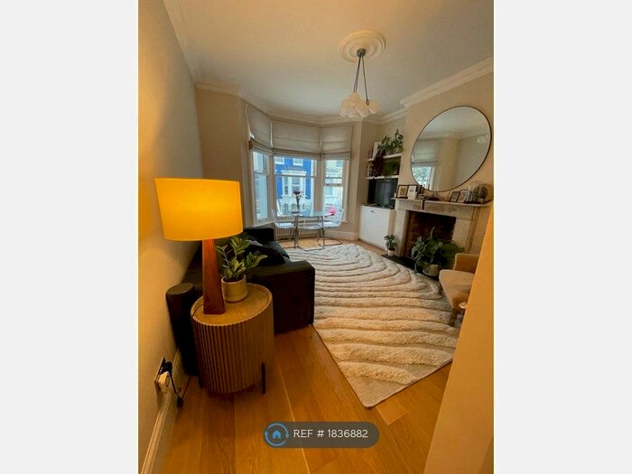 1 Bedroom Flat To Rent In Halford Road, London, SW6