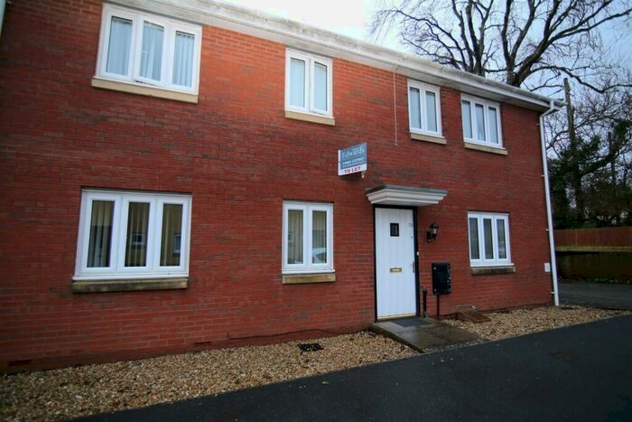2 Bedroom Flat To Rent In Oakfields, Tiverton, EX16