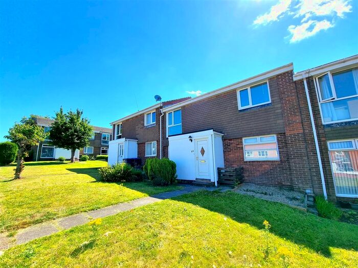 2 Bedroom Flat To Rent In Middleham Close, Ouston, Chester Le Street, DH2