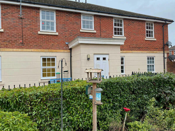 1 Bedroom Flat To Rent In Buscot Park Way, Daventry, Northants, NN11 8at.