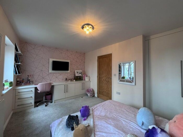 3 Bedroom Town House For Sale In Silver Birch Close, Lostock, BL6