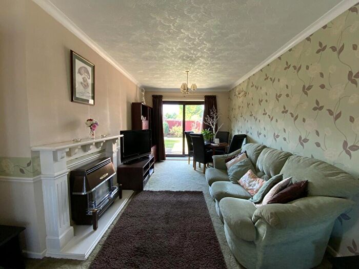 2 Bedroom Semi-Detached House For Sale In David Avenue, Lincoln, LN1