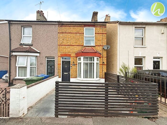 2 Bedroom Semi-Detached House For Sale In Victoria Road, Stanford-Le-Hope, SS17