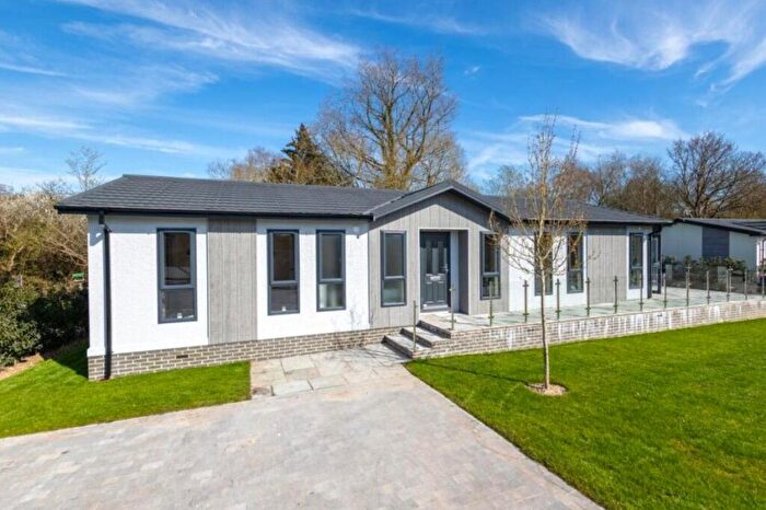 2 Bedroom Park Home For Sale In Riseley, Reading, RG7