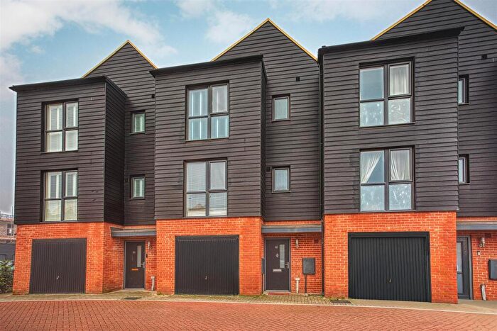 4 Bedroom Town House To Rent In Kingsway Boulevard, Derby, DE22