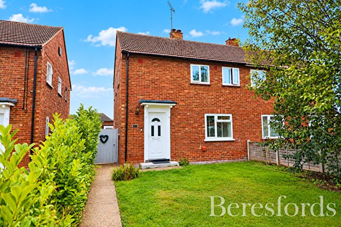 3 Bedroom Semi-Detached House For Sale In Cedar Avenue, Tiptree, CO5