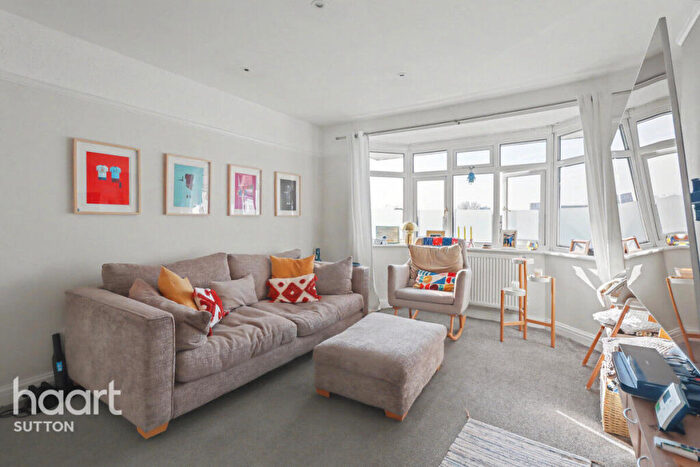 2 Bedroom Maisonette For Sale In Keswick Close, Sutton, SM1