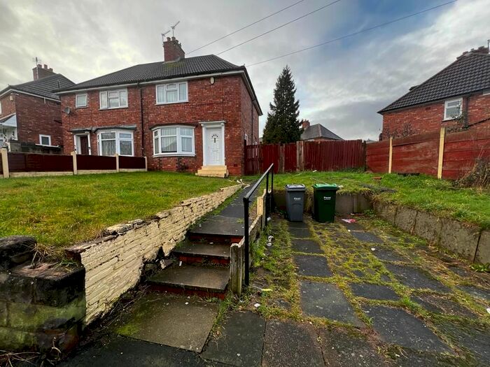 3 Bedroom Semi-Detached House To Rent In Carisbrooke Road, Wednesbury, WS10