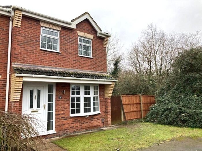 3 Bedroom Town House To Rent In Lingfield Close, Saxilby, LN1